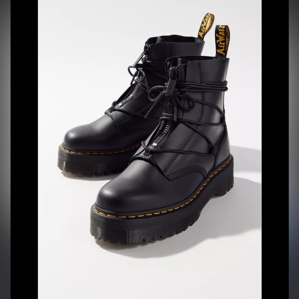 Dr. Martens - Picture 2 of 9